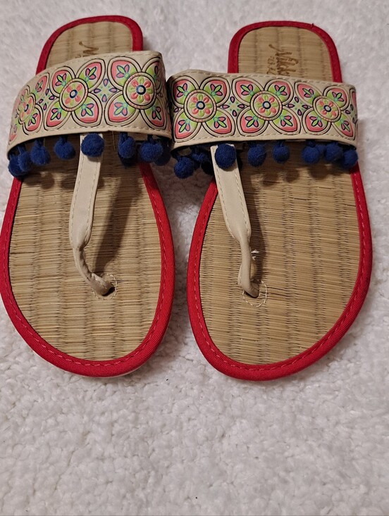 nikkky Shoes - Nikky Handcrafted Floral Embroidered Beige Thong Sandals with Red Trim Sz 8